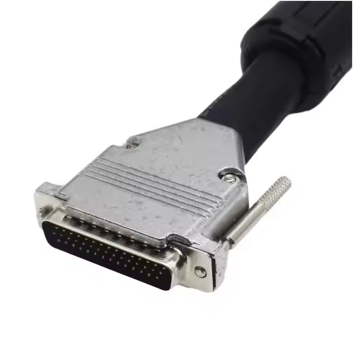 Chicote de fios conector DB de alta qualidade com conectores moldados duráveis e blindagem EMI, projetado para transferência de dados RS232/RS485, sistemas PLC e equipamentos de automação industrial