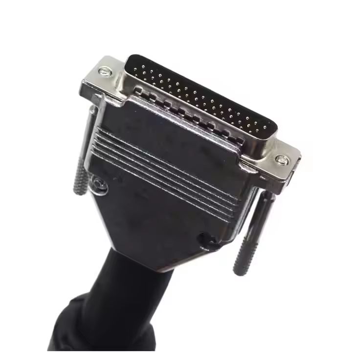 Arnês de cabo de conector DB9 / DB25 personalizado com transmissão segura de sinal e fiação blindada, ideal para controle industrial, interfaces de comunicação serial e integração de equipamentos OEM