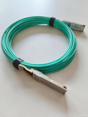 Fabricante de arneses de fio que oferece conjuntos de alta velocidade QSFP-40G com design de cabo personalizado para centros de dados, com integridade de sinal de baixa perda e proteção EMI